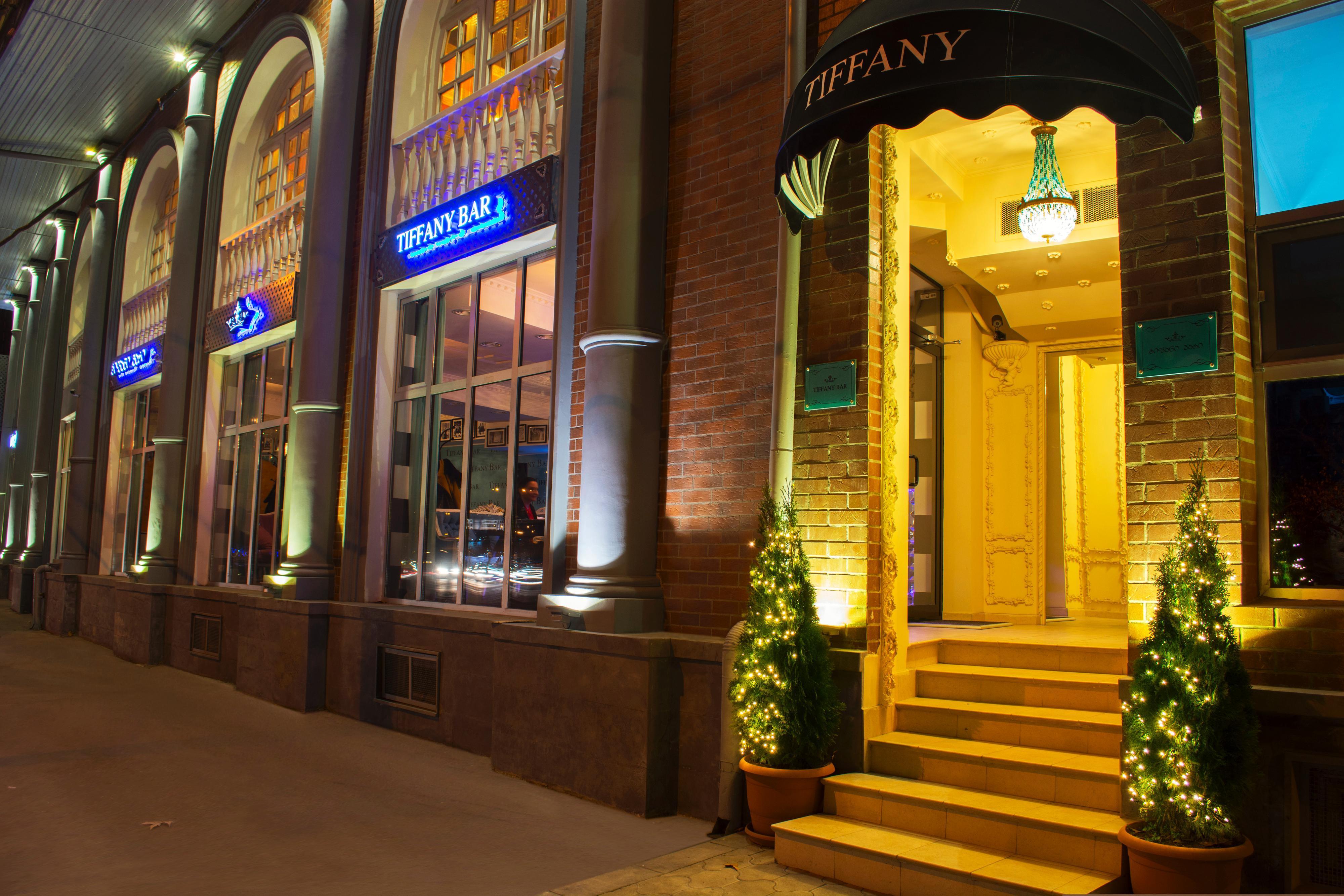 River Side Hotel Tbilisi Eksteriør bilde Tiffany's entrance on 7th Avenue