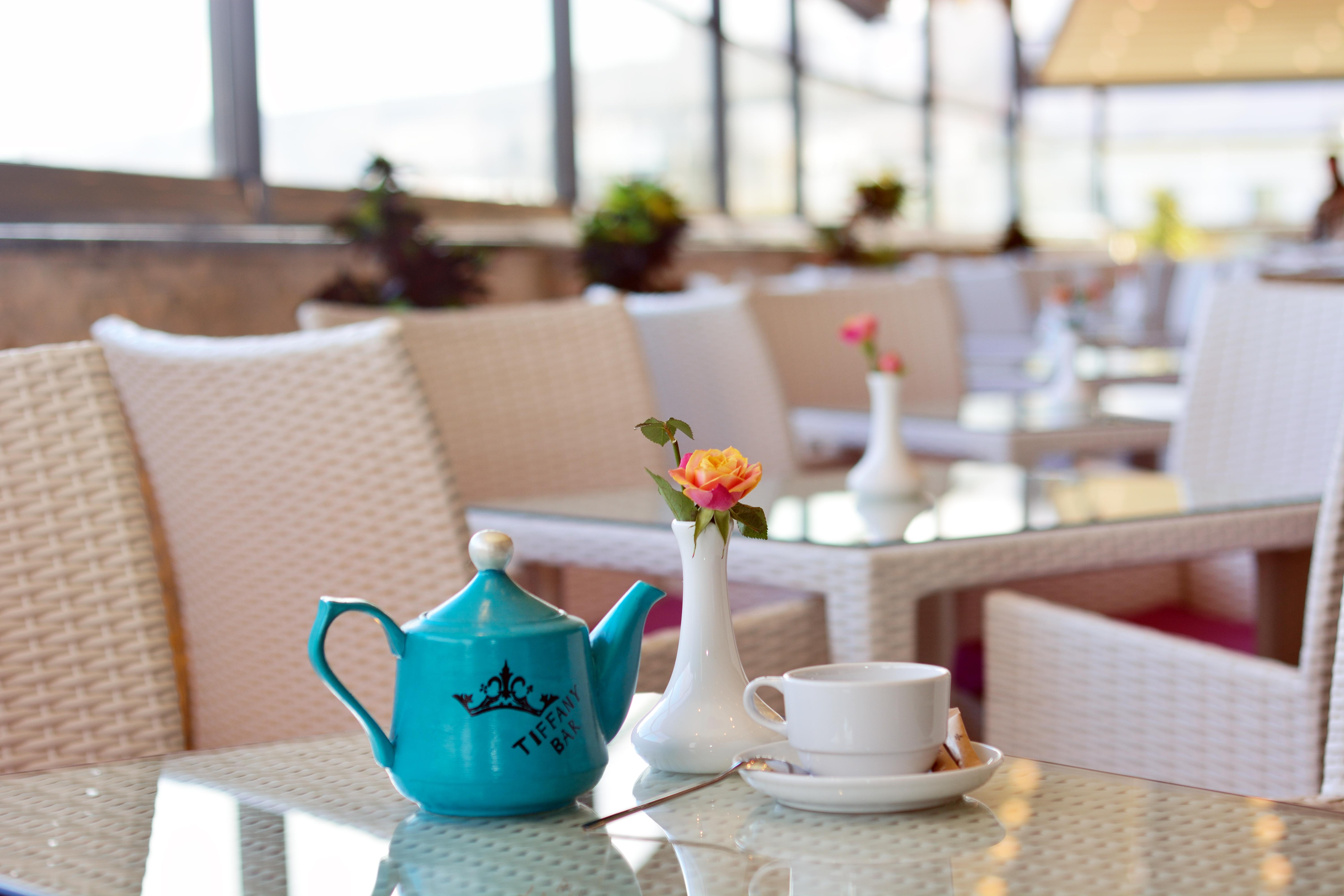 River Side Hotel Tbilisi Eksteriør bilde Tea time at the hotel