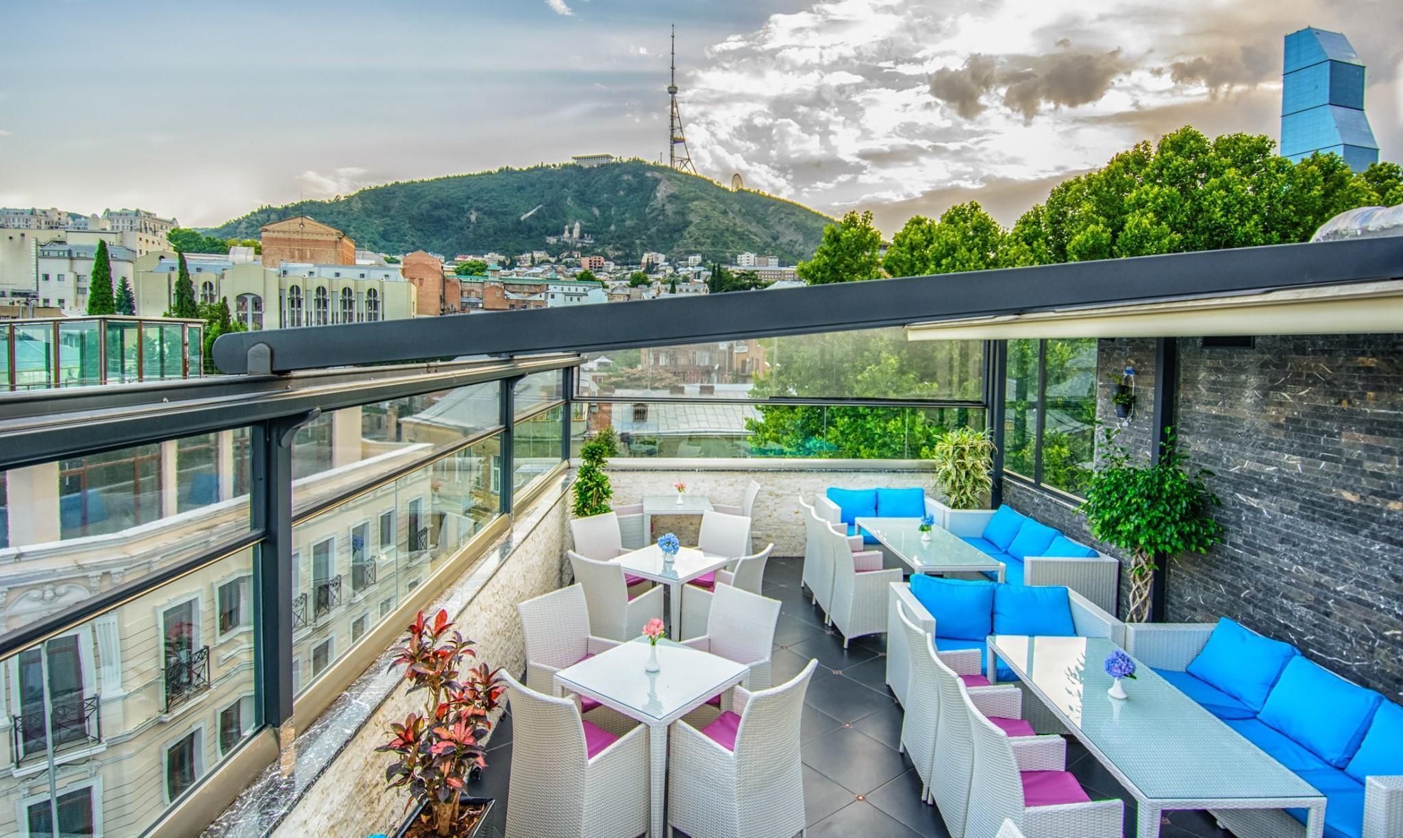 River Side Hotel Tbilisi Eksteriør bilde Sky Bar