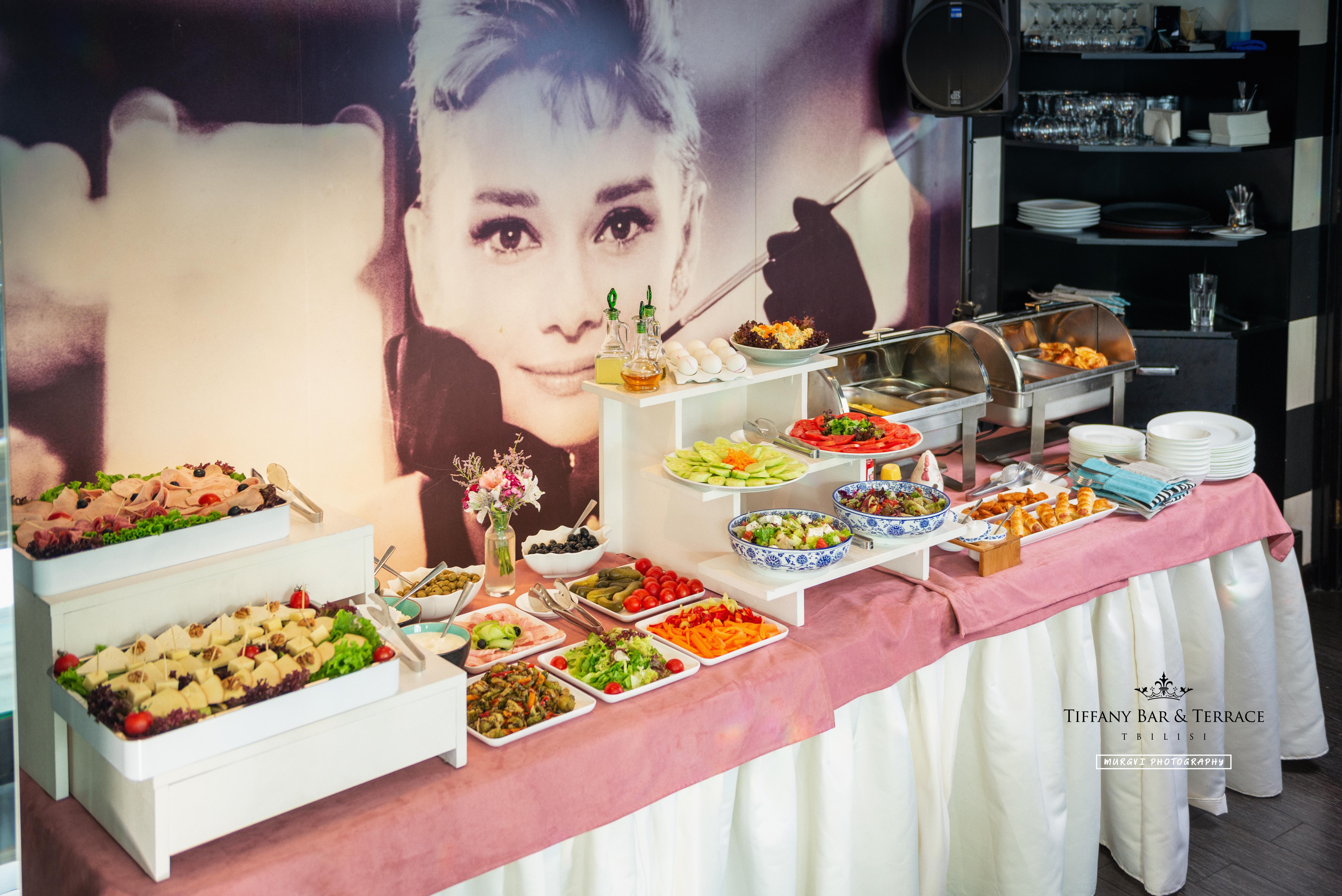 River Side Hotel Tbilisi Eksteriør bilde A buffet