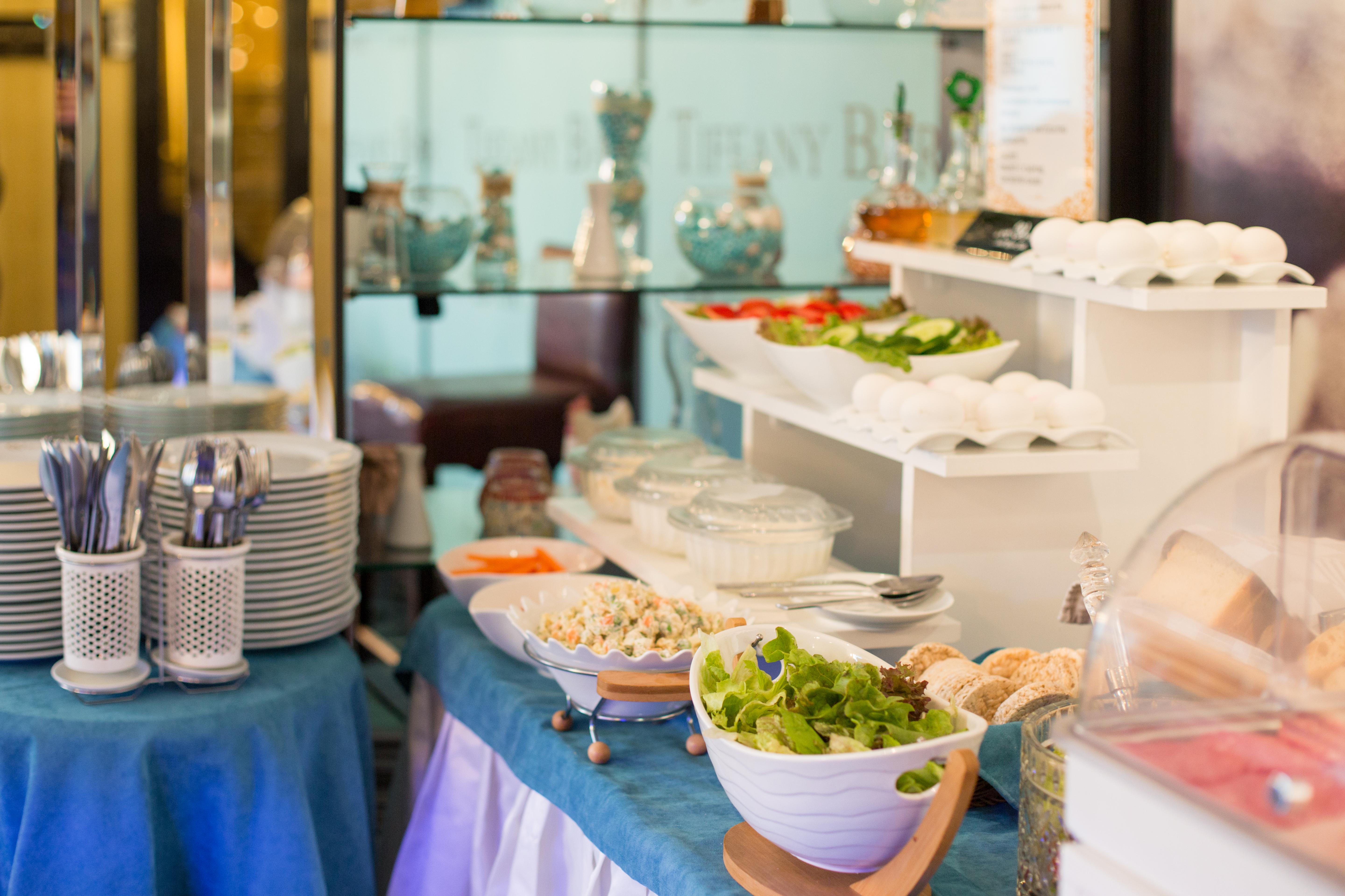 River Side Hotel Tbilisi Eksteriør bilde A salad bar