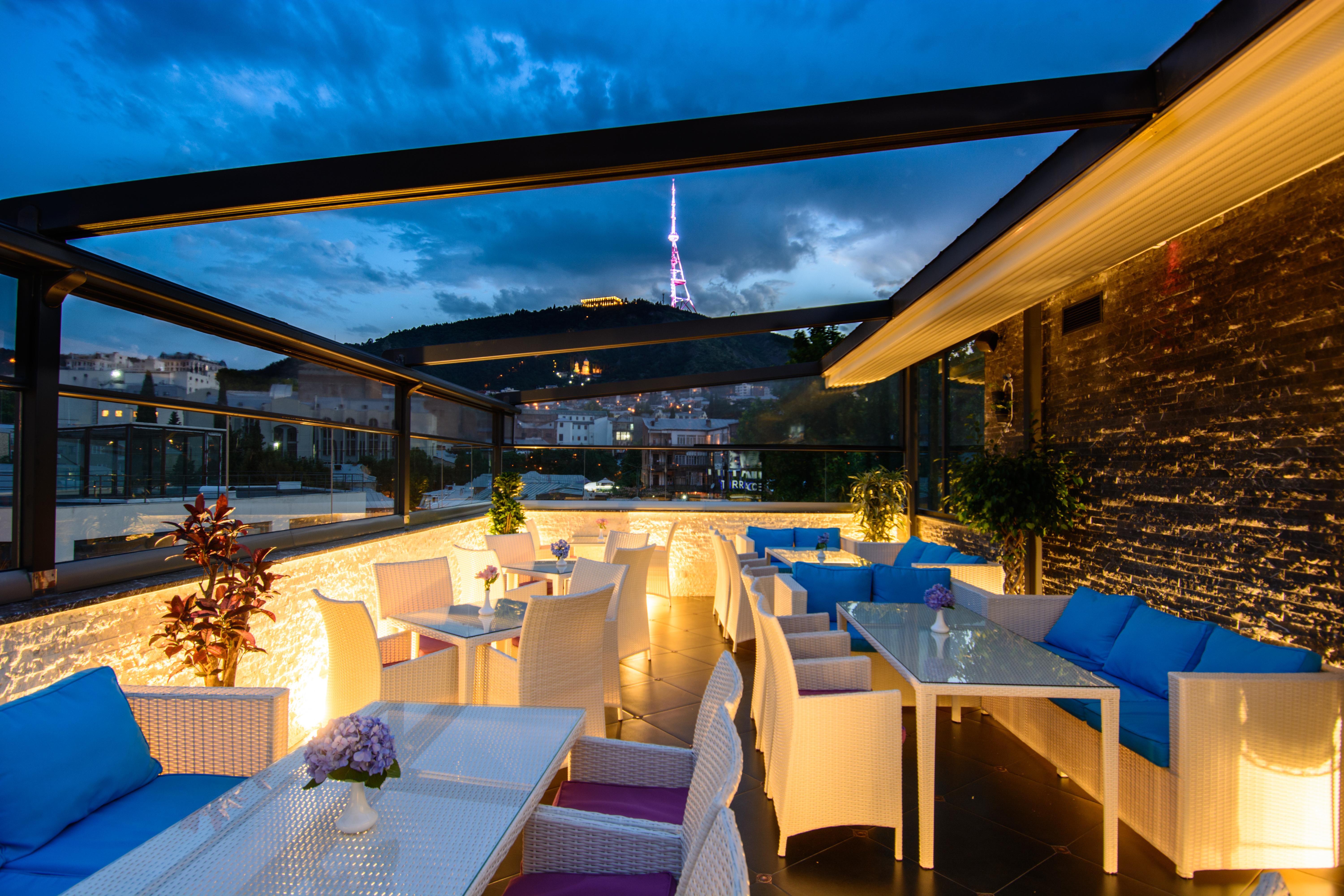 River Side Hotel Tbilisi Eksteriør bilde The Sky Bar