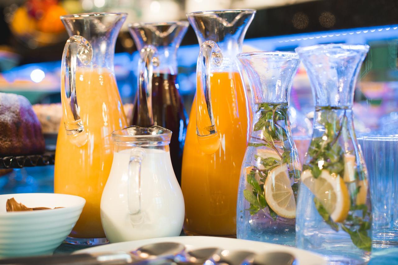 River Side Hotel Tbilisi Eksteriør bilde Orange juice